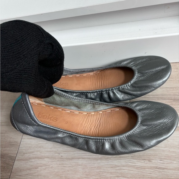 Tieks Gray Pewter Ballet Flats Shoes Metallic Gray Leather Woman